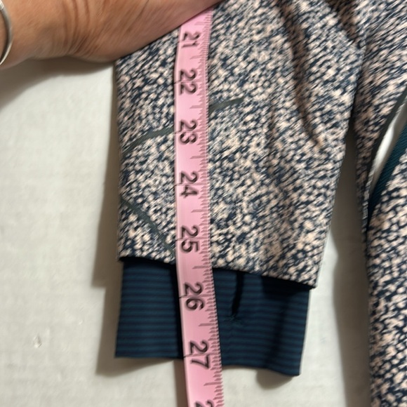 LULULEMON RUNWAY JACKET 100% NYLON PEBBLE PRINT PARFAIT PINK ABERTSON LAKE SZ 6 - Picture 16 of 16